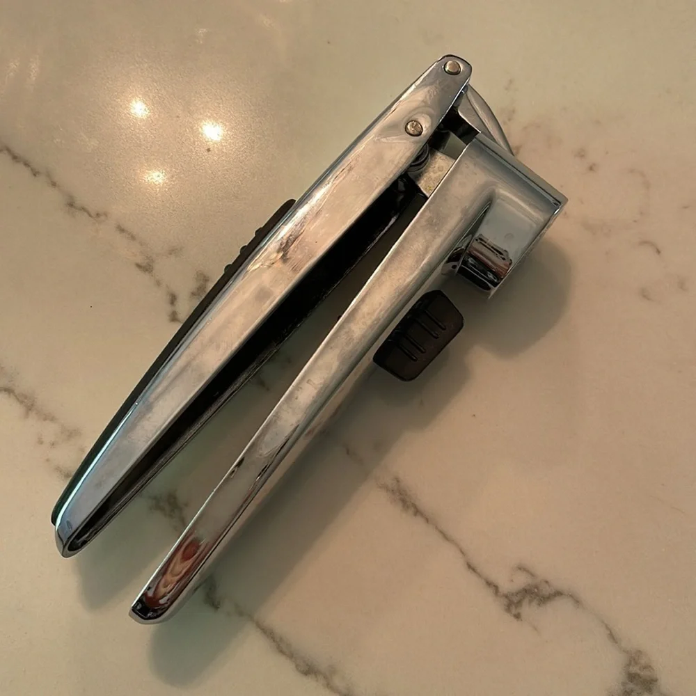 FARBERWARE garlic press